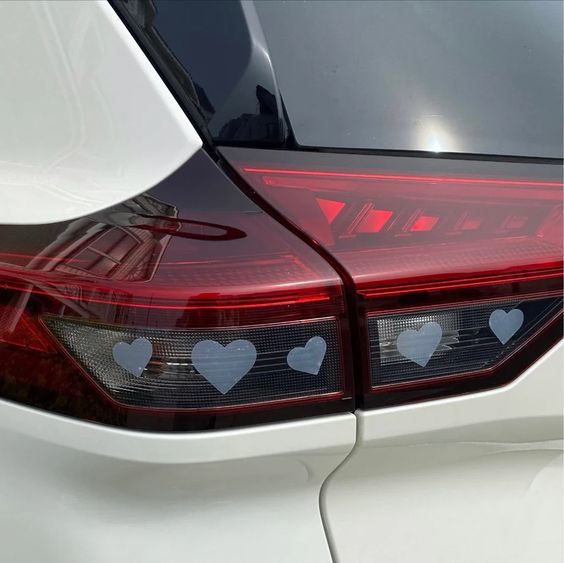 Rev Up Your Ride with Heart Headlights插图4